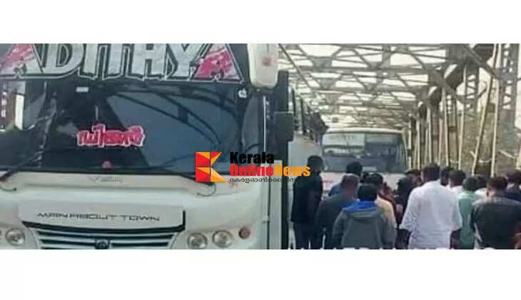 The second high gate built to protect the old bridge in Iritty was also damaged by a tourist bus