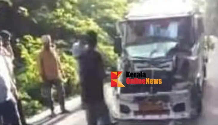 The vehicle carrying Kottiyoor pilgrims met with an accident at Makkoottam