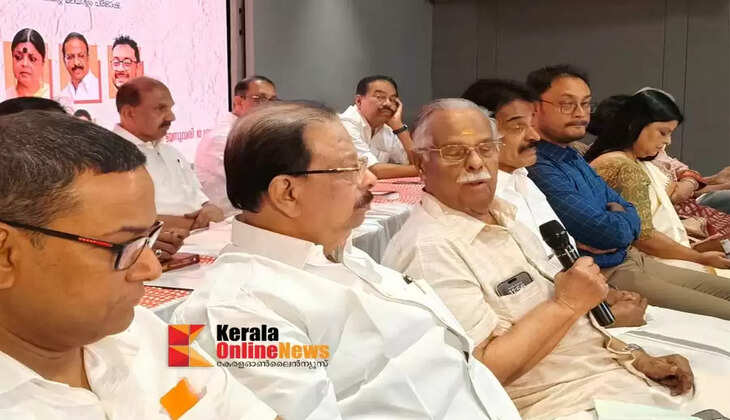 Bengalis coming to Kerala to work in hotels is a failure of CPM T Padmanabhan criticizes