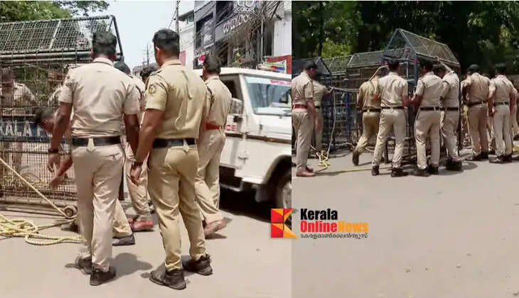 No one there..! SFI protest in Kottayam was moved, police removed the barricade