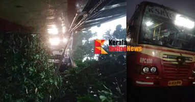 ശക്തമായ കാറ്റ് ; തിരുവല്ല -അമ്പലപ്പുഴ സംസ്ഥാന പാതയിൽ ഓടിക്കൊണ്ടിരുന്ന കെഎസ്ആർടിസി ബസിന് മുകളിൽ വൈദ്യുത പോസ്റ്റ് ഒടിഞ്ഞു വീണു