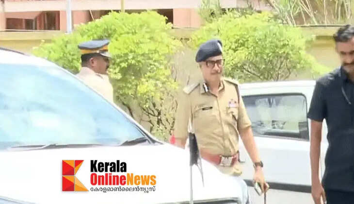 ADGP H Venkatesh meets VD Satheesan while CM debate is underway in Congress