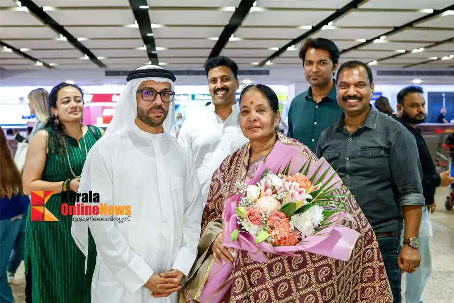 Tribute to the female prowess of Kalaripayattu on foreign soil Padma Shri Meenakshi Amma Gurukkal receives a warm welcome in Dubai
