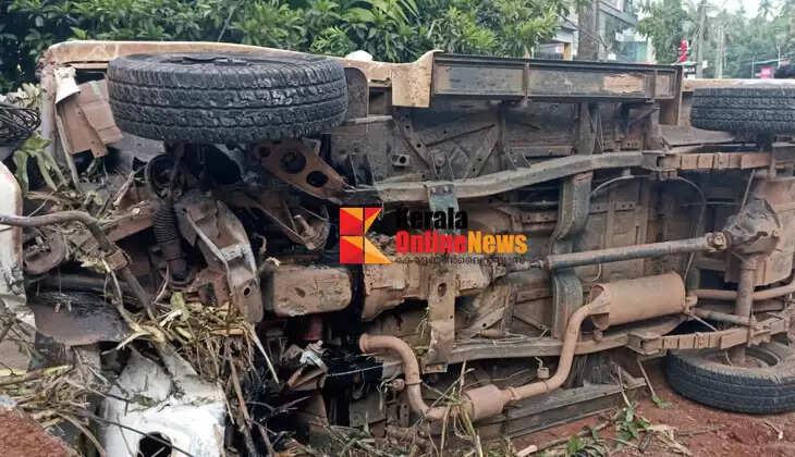 Bolero jeep loses control in Kannur, hits electricity pole and overturns