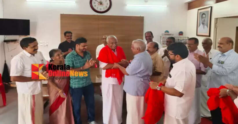 Senior Congress leader and former Edakkad Panchayat President P. Raveendran joins CPM