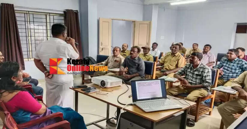 Corporation contingent employees trained to catch stray dogs in Kannur city