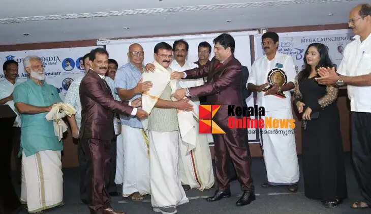 Edifice India Award for Best Social Worker to Gafoor Venniyode