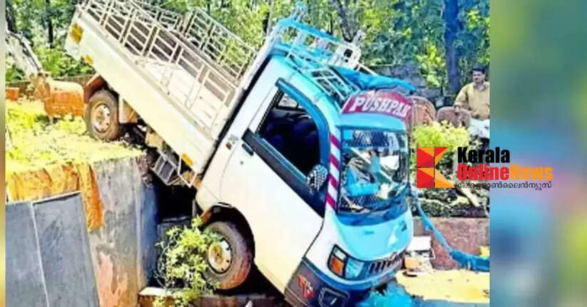 Panur shocked by road accident: Elderly mother dies after lorry carrying items for daughter's funeral overturns