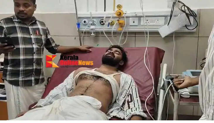 KSU Kannur District President MC Atul attacked in Koothuparamba hospitalized with injuries
