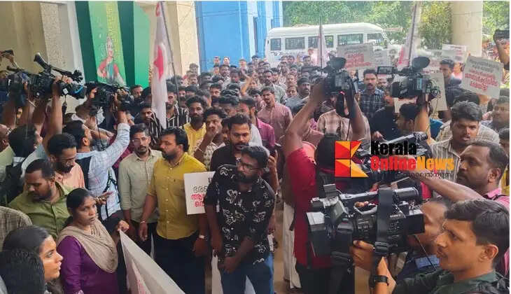 Healthcare sector on ventilator support; DYFI holds march and sit-in protest at Pariyaram Government Medical College, demanding a resolution to the shortage of doctors and medicines.