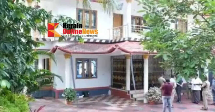 A thief broke into a house in Ulikkal Nuchyad, broke open the cupboard and stole 27 pieces of jewellery.