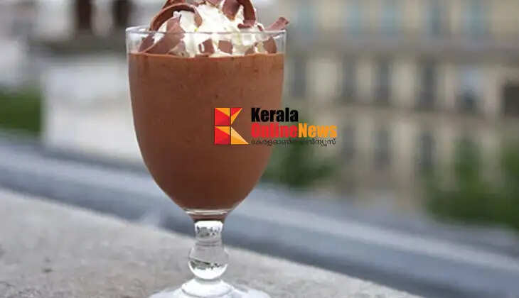 Let's prepare an ice cream chocolate drink.