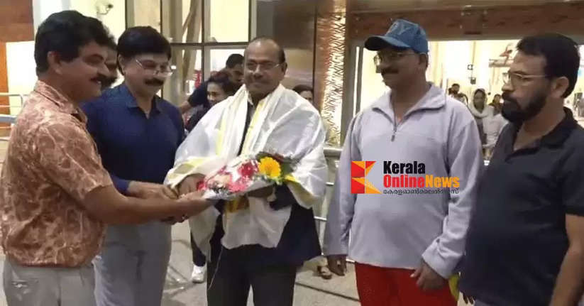 Dronacharya S Muralidharan received at Kannur Airport