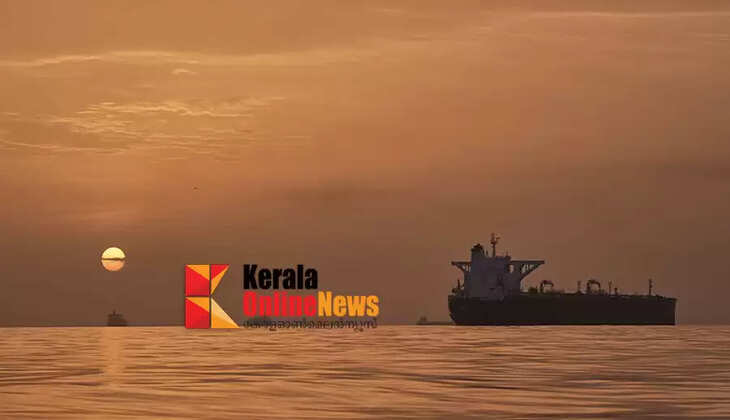 Cargo ship attacked again in Hormuz; crew and crew safe