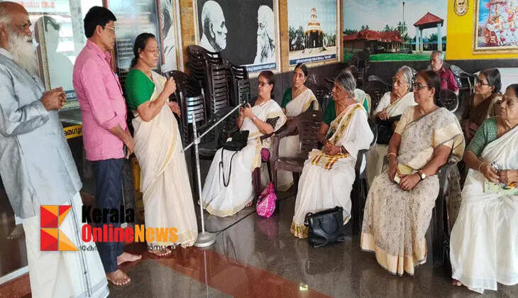 Krishna song dance performed at the Guru Mandapam of Talap Sundareshwara Temple