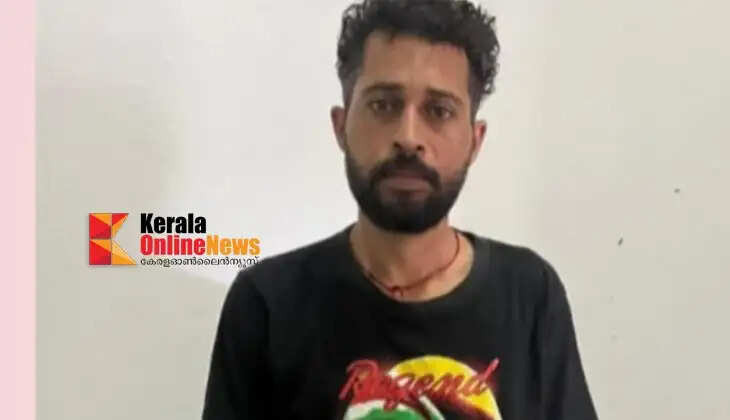 The police have arrested a young man who stole a train passenger's mobile phone in Kannur and fled.