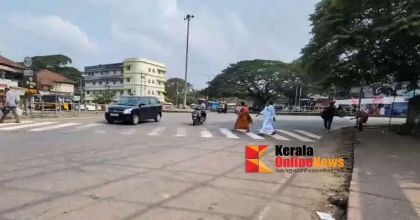 RTO Enforcement Squad conducts lightning inspection at various zebra crossings in Kannur district