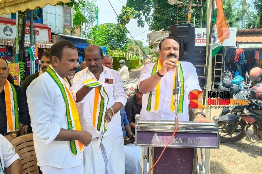 INTUC membership granted to roadside vendors in Kannur