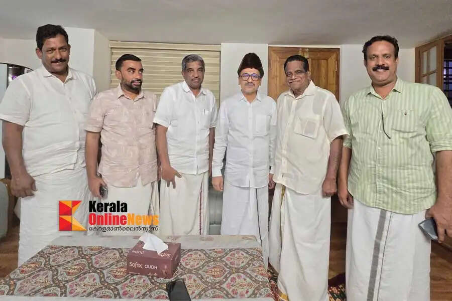 TK Govindan seeks blessings from Panakkad