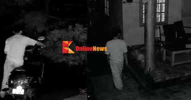 A bike parked in the backyard of a house in Aralam was pushed and thrown: When he got tired, he abandoned it on the road and drowned: CCTV footage of the young man who attempted the theft was found