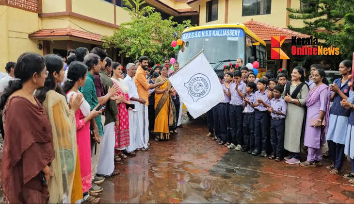 MLA M. Vijin flagged off the bus for Kalyasseri K.P.R. Gopalan Memorial Government Higher Secondary School and inaugurated the victory celebration.