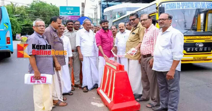 Steps have been taken to resolve the traffic congestion in Pazhayaangadi; Divider installed under the leadership of MLA