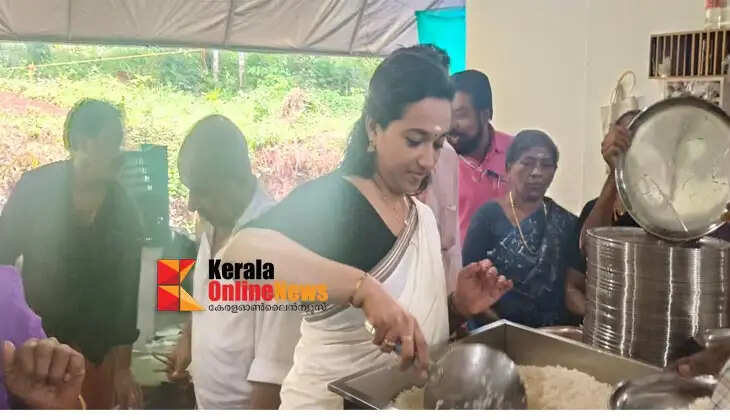 Thiruvananthapuram Corporation Deputy Mayor Ashanath arrived as a guest at the Annadana venue during his visit to the Kottiyoor temple
