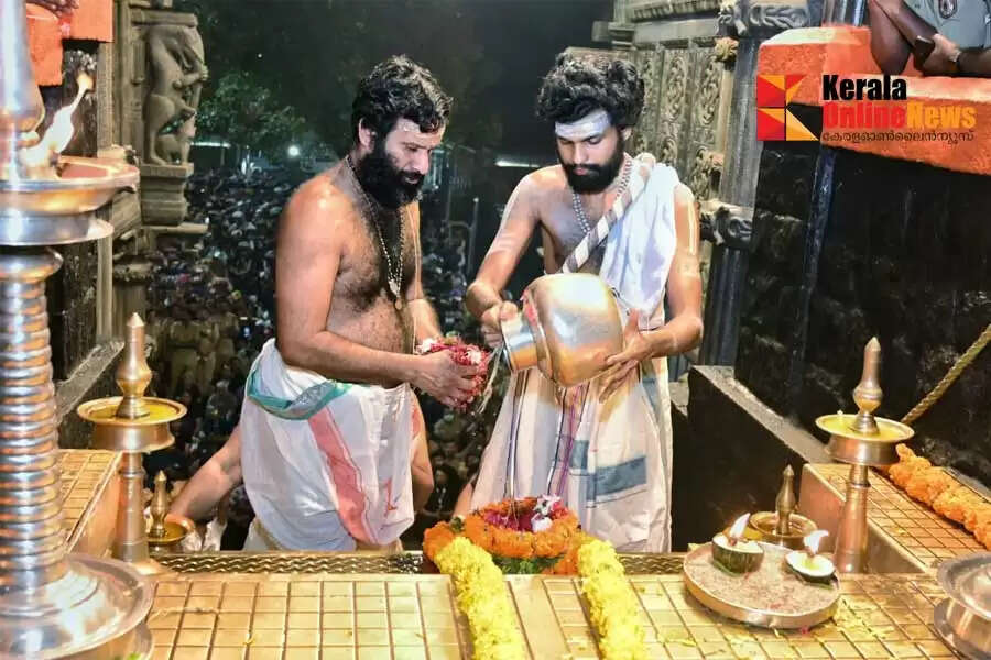 sabarimala-Padi-Pooja-at-the-18th-Padi-to-connect-with-devotees.jpg