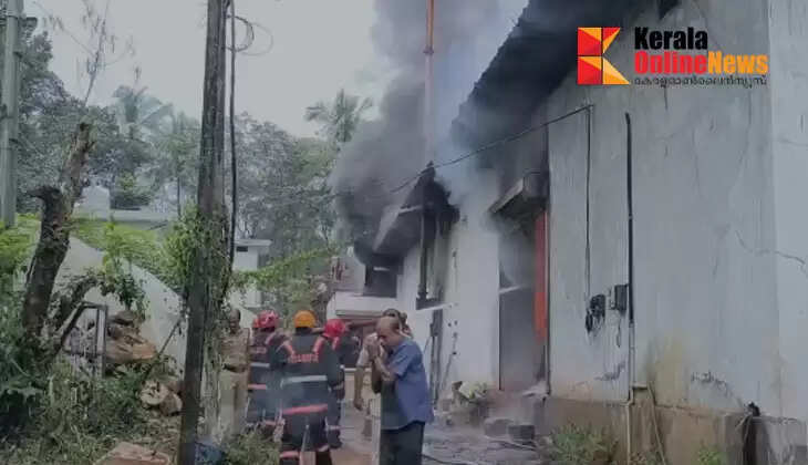 A huge fire broke out at a copra factory in Kannur's Vayattuparampil, destroying 1,000 liters of coconut oil: Owner says loss of Rs. 1.5 crore