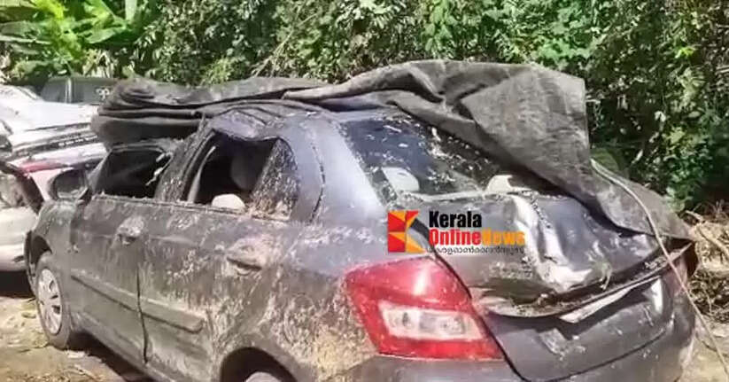 ശക്തമായ കാറ്റിൽ മരം കടപുഴകി വീണ് തിരുവല്ല പുളിക്കീഴ് പോലീസ് സ്റ്റേഷൻ വളപ്പിൽ പാർക്ക് ചെയ്തിരുന്ന രണ്ട് കാറുകൾ പൂർണമായും നശിച്ചു