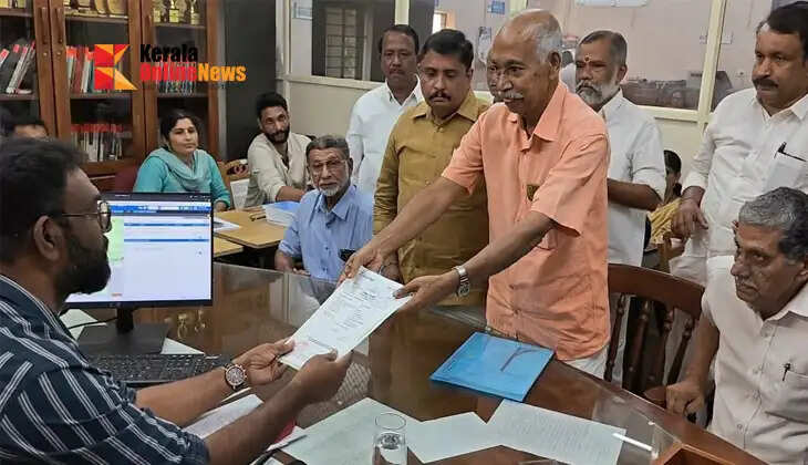 V. Kunhikrishnan files nomination as UDF independent candidate in Payyannur