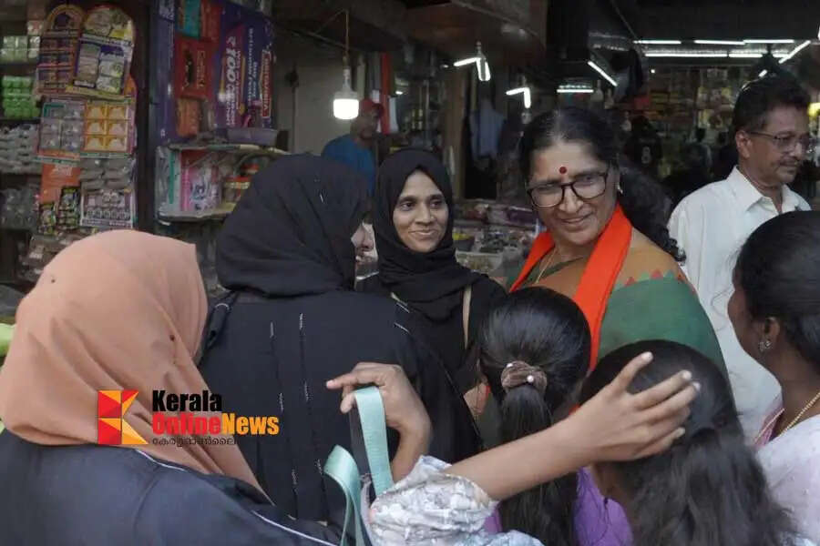 LDF candidate PK Shyamala Teacher arrived at the market in Taliparamba which was the commercial center of the entire hilly region to seek votes