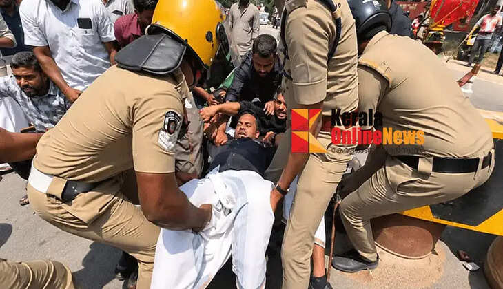 Protests against the move to set up a new toll booth on Palakkad-Kozhikode National Highway 966 are strong