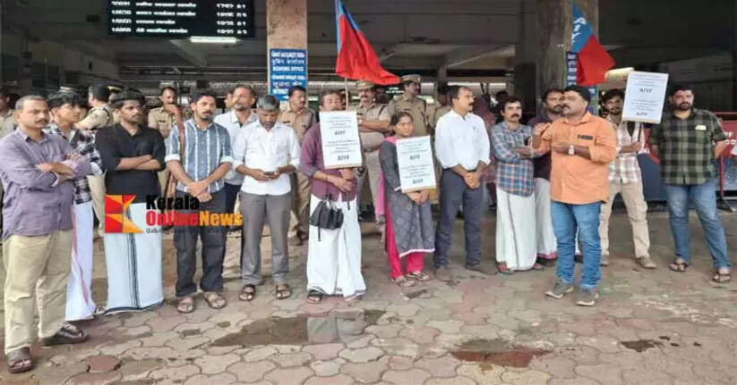 AIYF protested against the land acquisition that hindered the railway development of Kannur
