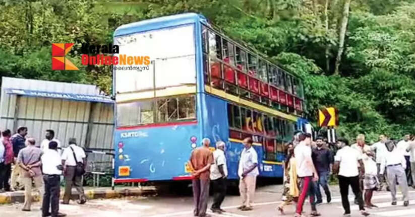 KSRTC double decker bus crashes into waiting area in Munnar