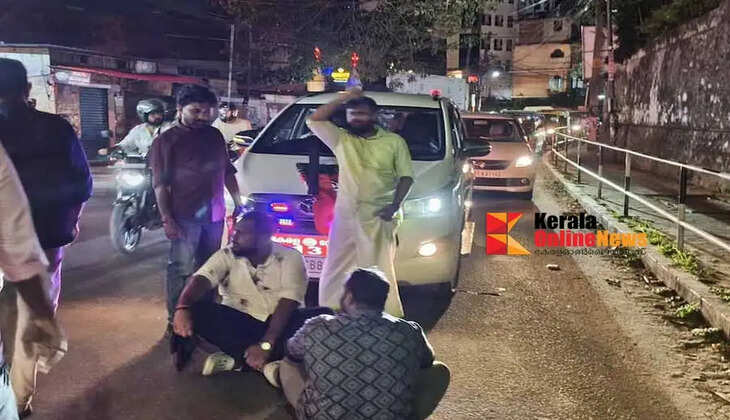 Yuva Morcha activists blocked Minister KM Shaji car in the capital they also blocked the auto-rickshaw he subsequently boarded, forcing the minister to walk.