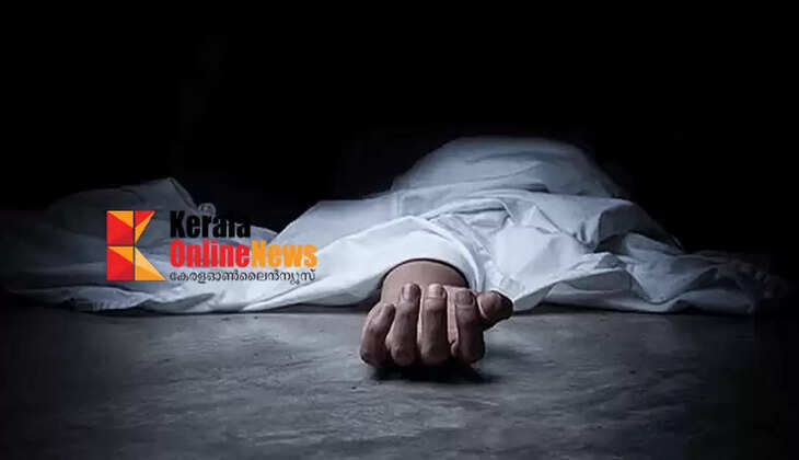 Complaint that the body kept in the morgue has decomposed; Relatives protest in front of the morgue