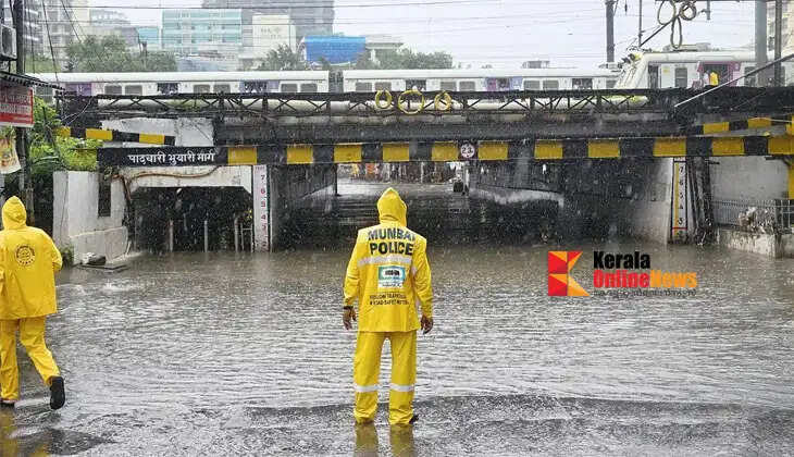 Heavy rains; Mumbai subways closed, city waterlogged