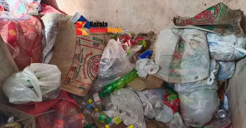 Kannur District Enforcement Squad has imposed a fine of Rs 42500 on establishments for unsanitary waste management and storage of banned plastic products.