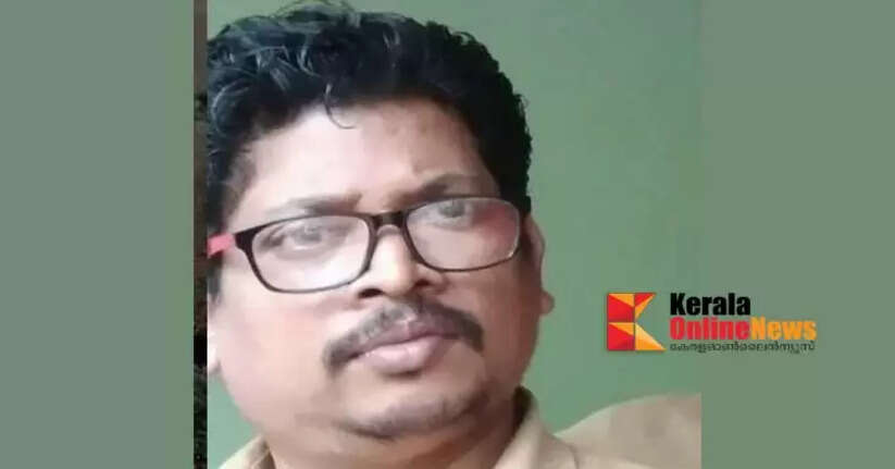 Autorickshaw driver dies after falling into a pothole on National Highway Service Road