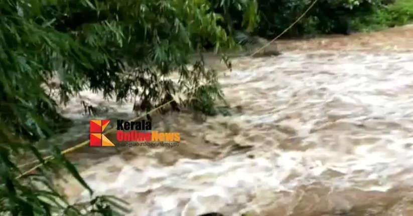 Landslide in Kanichar One person went missing in the stream in Elapeetika