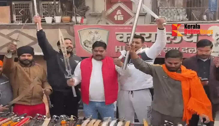 Hindu extremist group delivers swords to Hindu homes in Ghaziabad