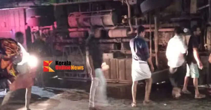 Tourist bus overturns in Thiruvananthapuram one dead