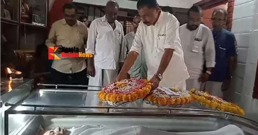 Kannur beloved writer T N Prakash funeral ceremony