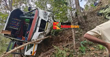 A vehicle carrying Ayyappa devotees overturned at Moolamattom in Idukki