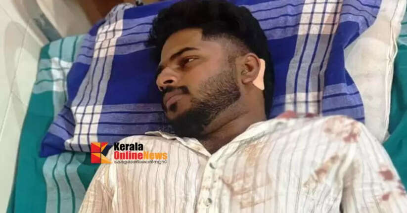 Bank employee hit by bike in Thrikaripur for asking him to repay vehicle loan; Case registered against three people