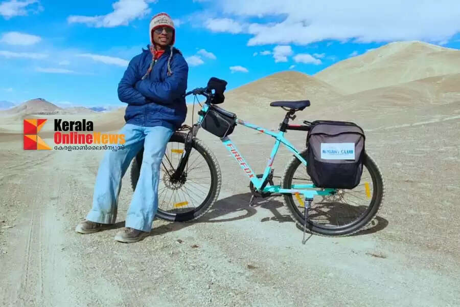 'Experience proves that Oommen Chandy Congress is not dead'; Nitin was shocked after receiving a bicycle in a WhatsApp message