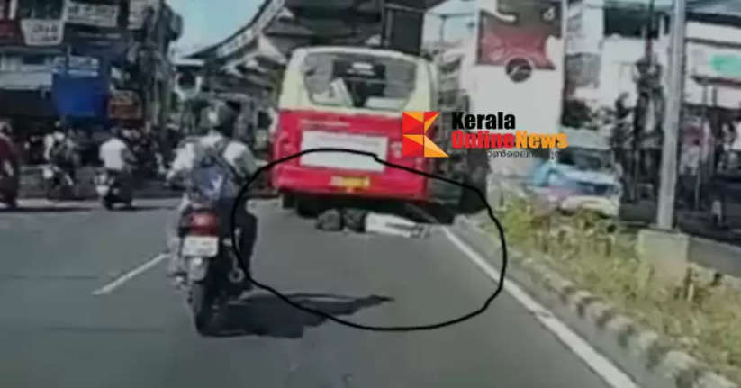 A woman trapped under a bus in Kochi suffered serious leg injuries