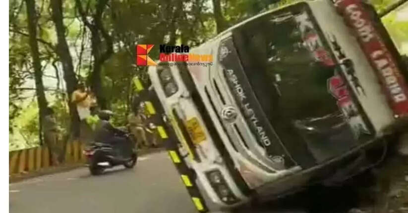 Traffic jam at Wayanad Churam: People face travel difficulties after hours without drinking water