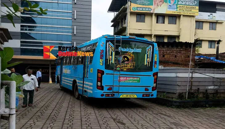 When a passenger fell ill during the journey the bus crew drove the vehicle directly into the hospital premises without wasting any time